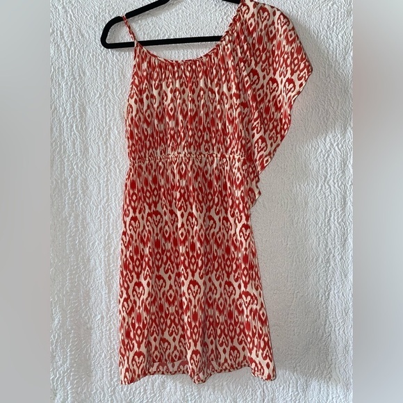 Soprano One Shoulder Sleeve Mini Dress - Picture 2 of 8